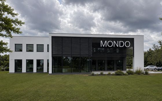 Mondo Resin – saját raktár- és gyártócsarnok